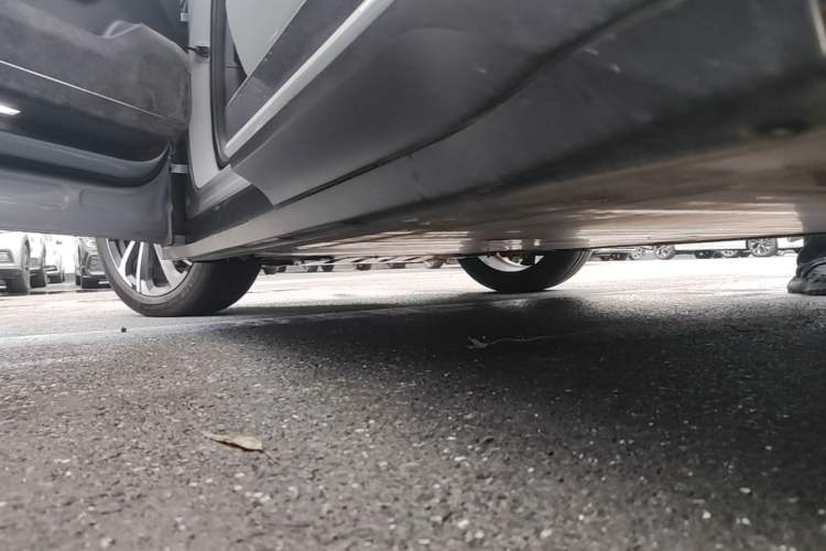 Used Nio ES6 2024 75 kWh Left Side Sill