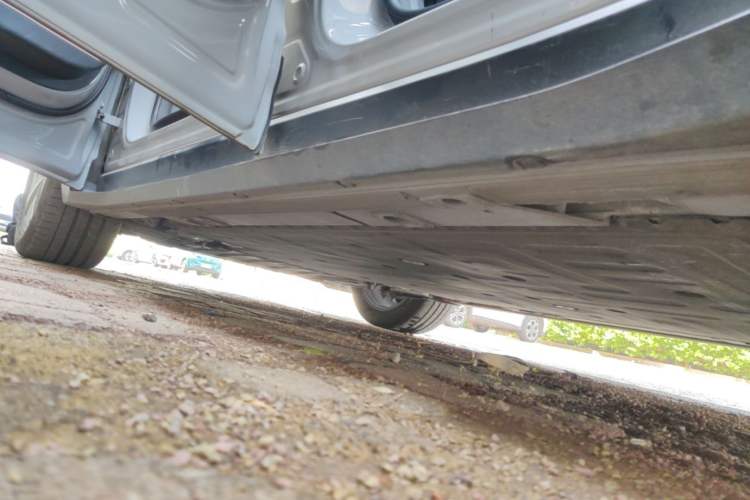 Used Nio ES6 2024 75 kWh Left Side Sill