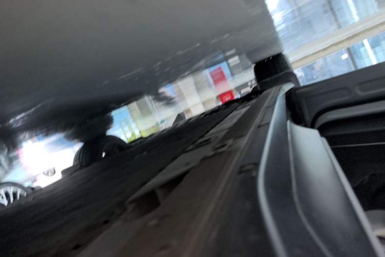 Used Nio ES6 2024 75 kWh Left Side Sill