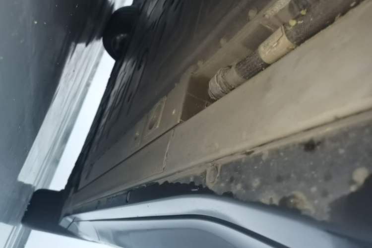 Used Nio ES6 2024 75 kWh Left Side Sill