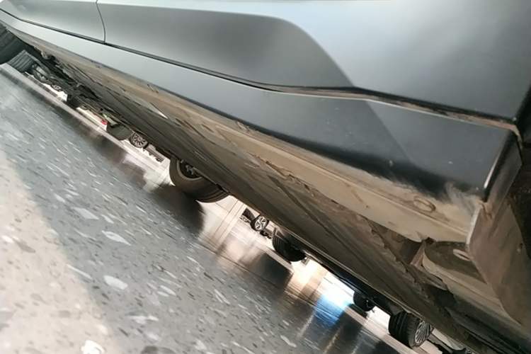 Used Nio ES6 2024 75 kWh Left Side Sill