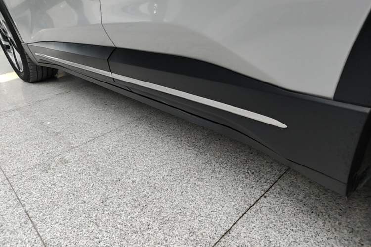 Used Nio ES6 2024 75 kWh Left Side Sill
