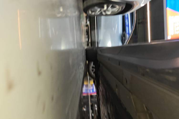 Used Nio ES6 2024 75 kWh Left Side Sill