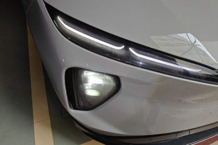 Used Nio ES6 2024 75 kWh Right Front Headlight