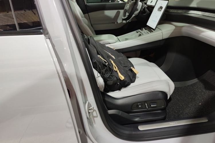 Used Nio ES6 2024 75 kWh Right Front Seat