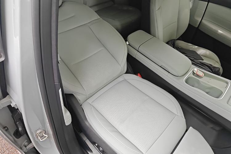 Used Nio ES6 2024 75 kWh Right Front Seat