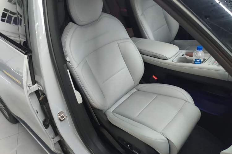 Used Nio ES6 2024 75 kWh Right Front Seat
