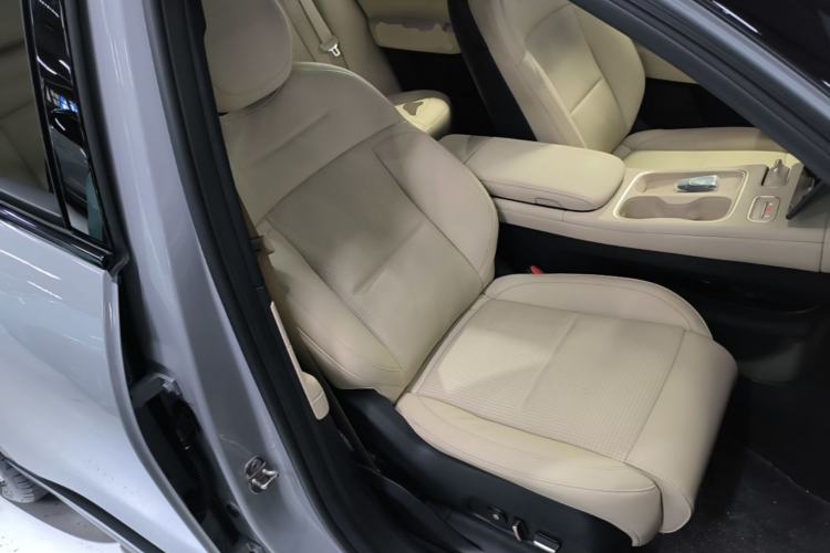 Used Nio ES6 2024 75 kWh Right Front Seat