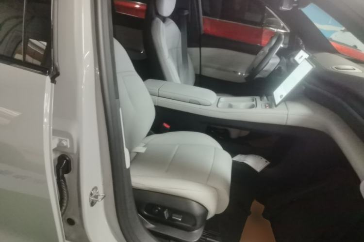 Used Nio ES6 2024 75 kWh Right Front Seat