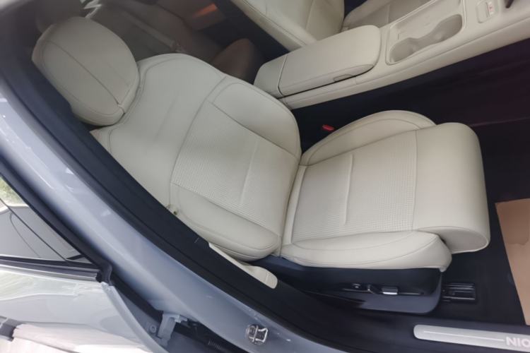 Used Nio ES6 2024 75 kWh Right Front Seat
