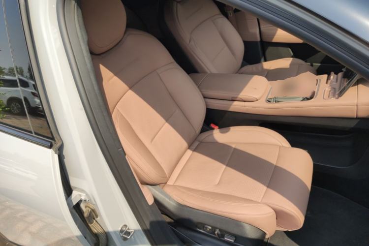 Used Nio ES6 2024 75 kWh Right Front Seat