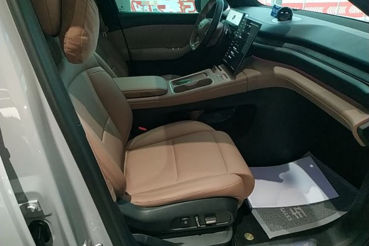 Used Nio ES6 2024 75 kWh Right Front Seat