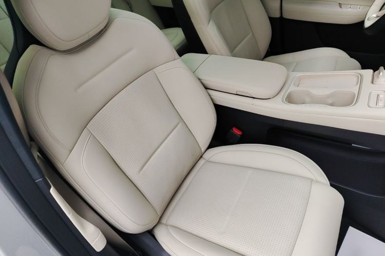 Used Nio ES6 2024 75 kWh Right Front Seat
