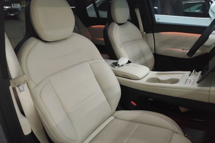 Used Nio ES6 2024 75 kWh Right Front Seat