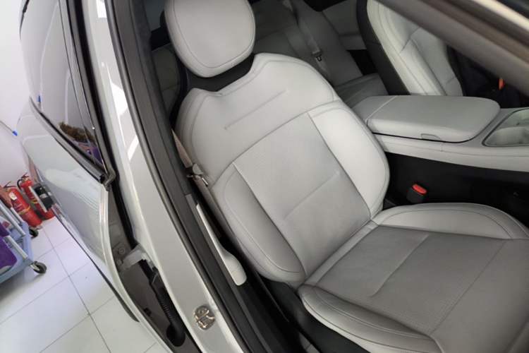 Used Nio ES6 2024 75 kWh Right Front Seat