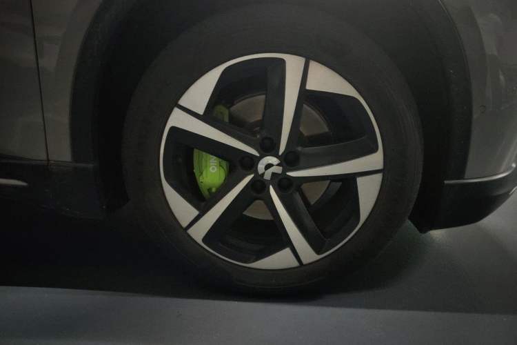 Used Nio ES6 2024 75 kWh Right Front Wheel Hub