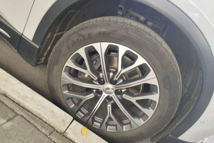 Used Nio ES6 2024 75 kWh Right Front Wheel Hub