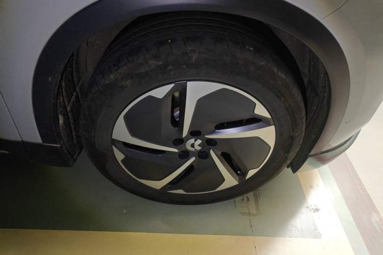 Used Nio ES6 2024 75 kWh Right Front Wheel Hub