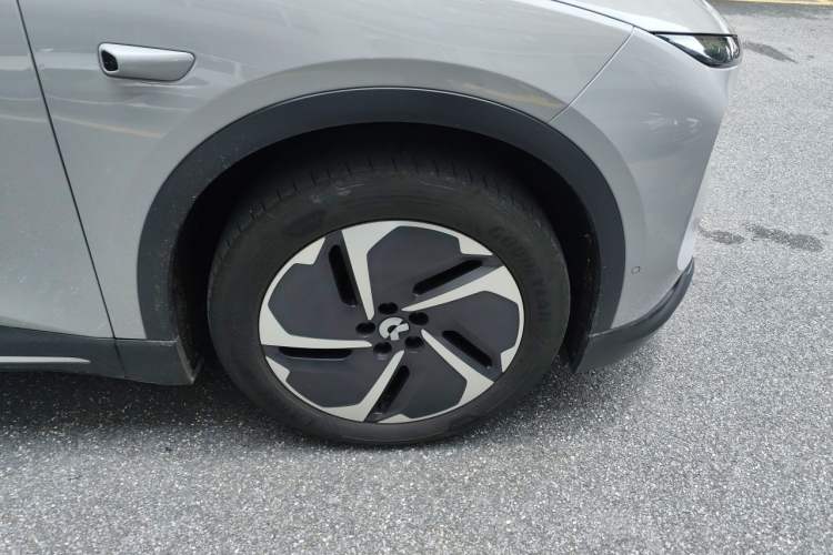 Used Nio ES6 2024 75 kWh Right Front Wheel Hub