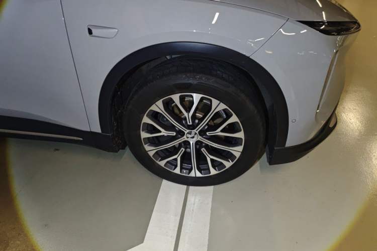 Used Nio ES6 2024 75 kWh Right Front Wheel Hub