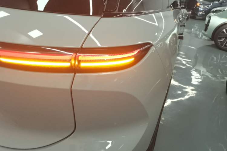 Used Nio ES6 2024 75 kWh Right Rear Taillight