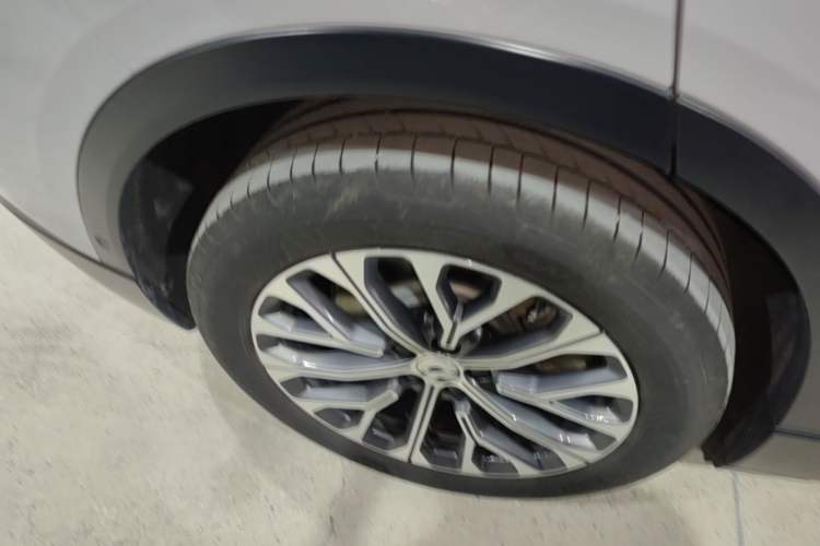 Used Nio ES6 2024 75 kWh Right Rear Wheel Hub