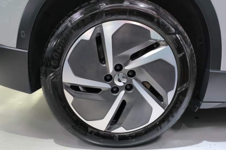 Used Nio ES6 2024 75 kWh Right Rear Wheel Hub