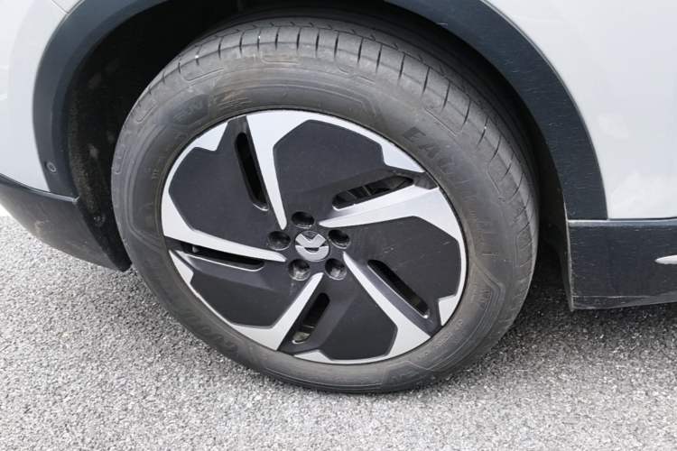 Used Nio ES6 2024 75 kWh Right Rear Wheel Hub
