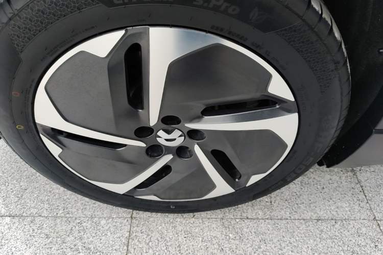 Used Nio ES6 2024 75 kWh Right Rear Wheel Hub