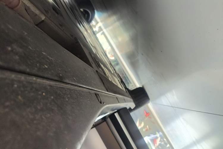 Used Nio ES6 2024 75 kWh Right Side Sill