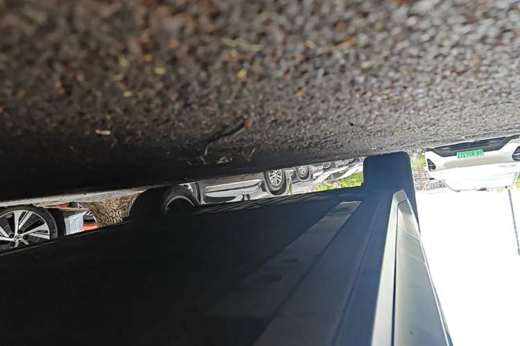 Used Nio ES6 2024 75 kWh Right Side Sill