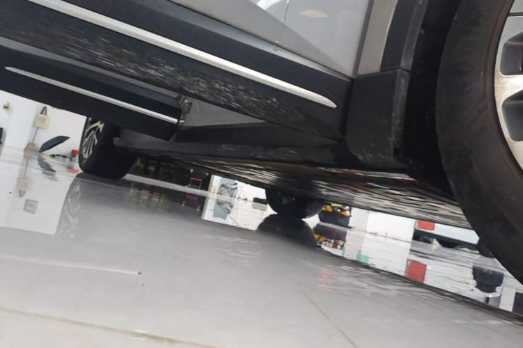 Used Nio ES6 2024 75 kWh Right Side Sill