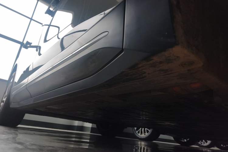 Used Nio ES6 2024 75 kWh Right Side Sill