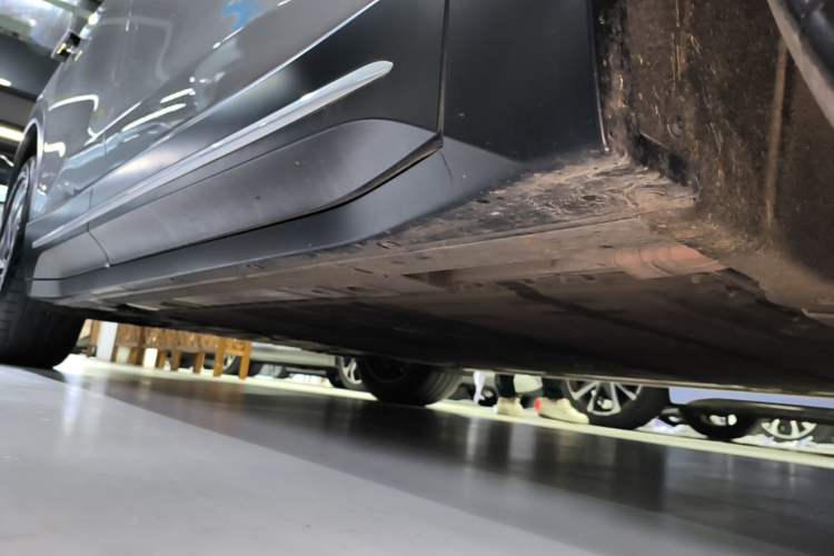 Used Nio ES6 2024 75 kWh Right Side Sill