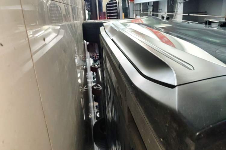 Used Nio ES6 2024 75 kWh Right Side Sill