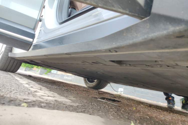 Used Nio ES6 2024 75 kWh Right Side Sill