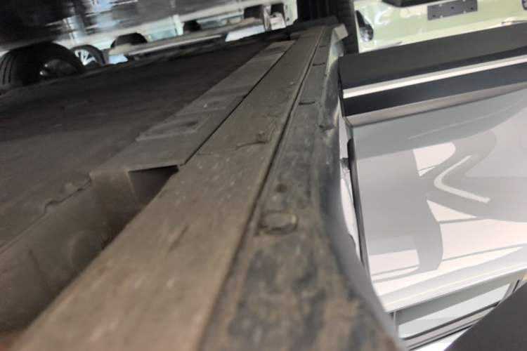 Used Nio ES6 2024 75 kWh Right Side Sill