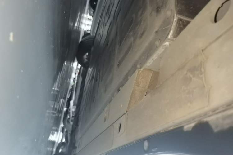Used Nio ES6 2024 75 kWh Right Side Sill