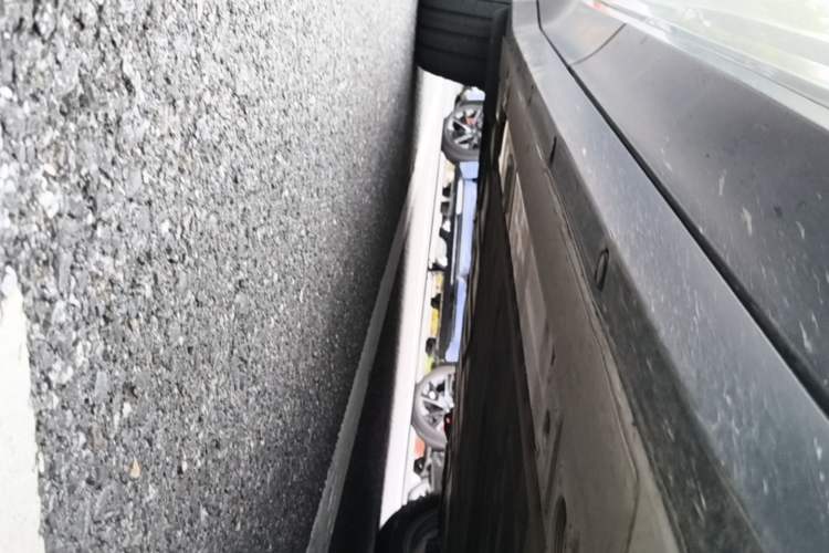 Used Nio ES6 2024 75 kWh Right Side Sill