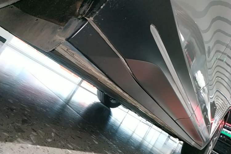 Used Nio ES6 2024 75 kWh Right Side Sill