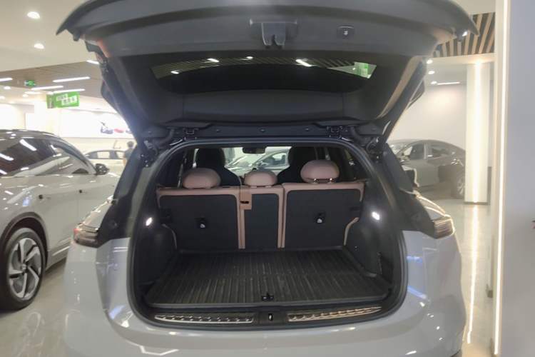 Used Nio ES6 2024 75 kWh Trunk