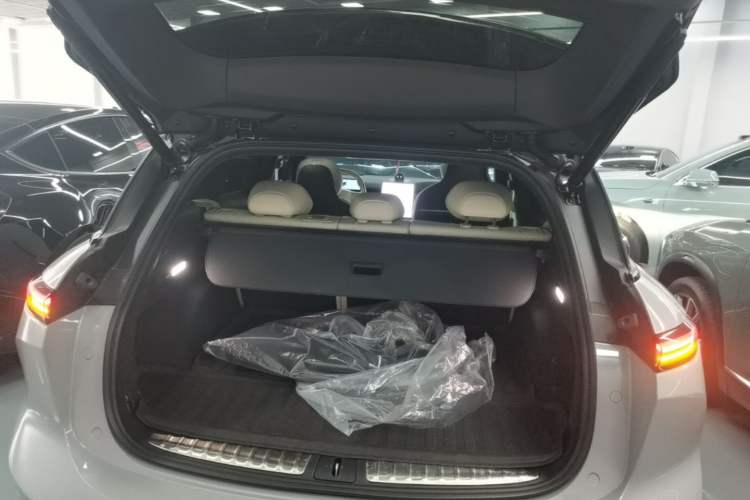 Used Nio ES6 2024 75 kWh Trunk
