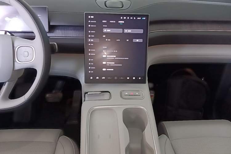 Used Nio ES6 2024 75 kWh Audio And AC Panel