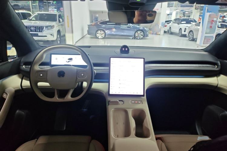 Used Nio ES6 2024 75 kWh Center Console