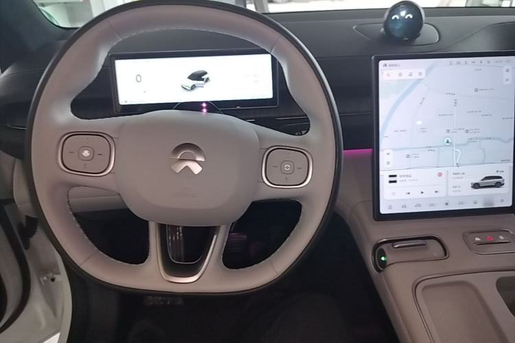 Used Nio ES6 2024 75 kWh Center Console