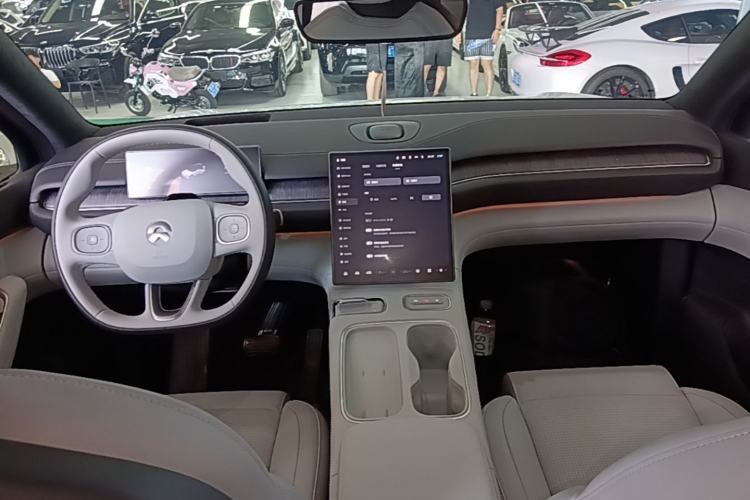 Used Nio ES6 2024 75 kWh Center Console