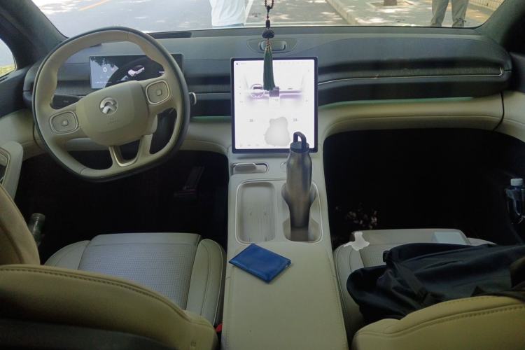 Used Nio ES6 2024 75 kWh Center Console