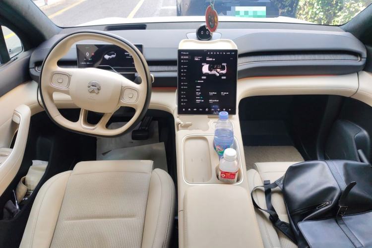 Used Nio ES6 2024 75 kWh Center Console