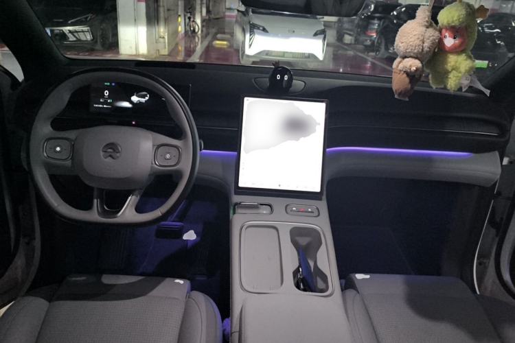Used Nio ES6 2024 75 kWh Center Console