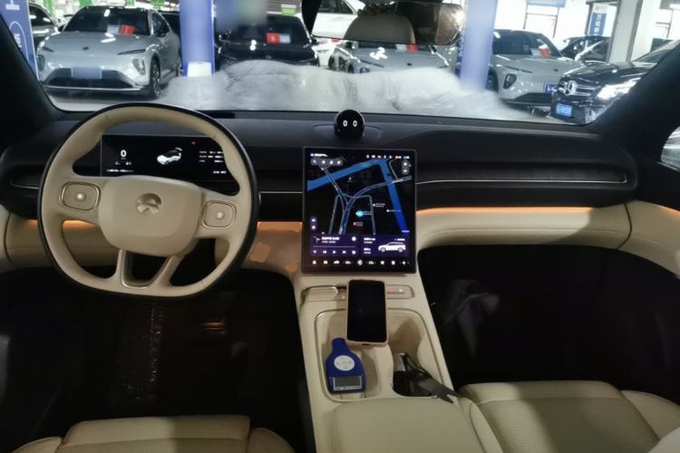 Used Nio ES6 2024 75 kWh Center Console